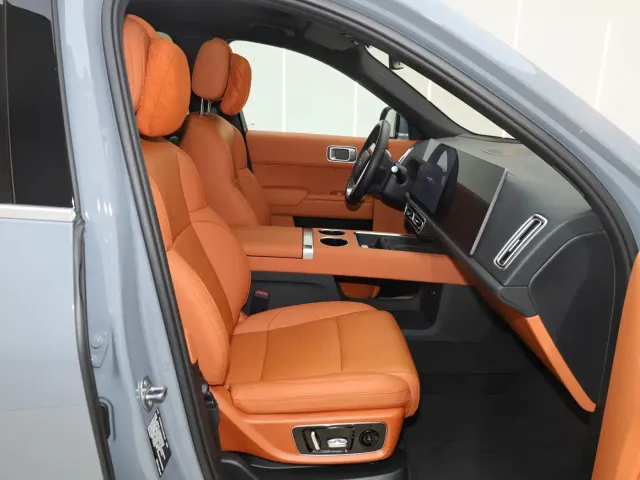 Li Auto L8 — Фото автомобиля 19