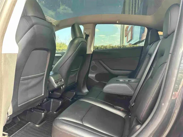 Tesla Model Y — Фото автомобиля 6