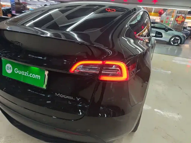Tesla Model Y — Фото автомобиля 7