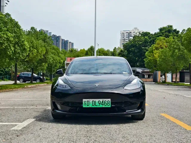 Tesla Model 3 — Фото автомобиля 3