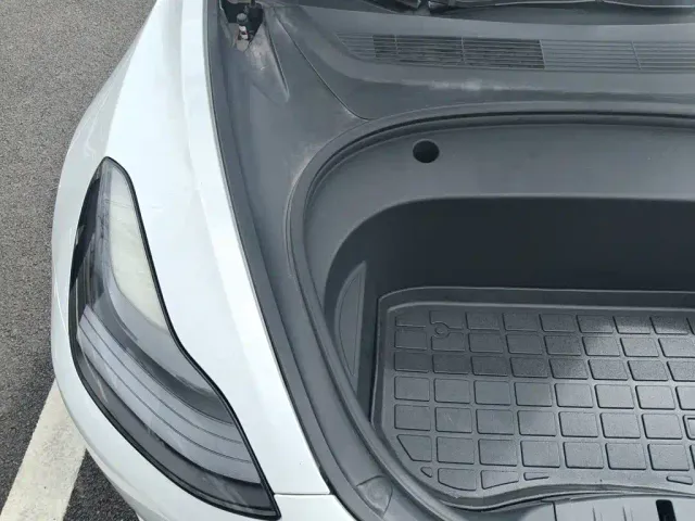 Tesla Model 3 — Фото автомобиля 18