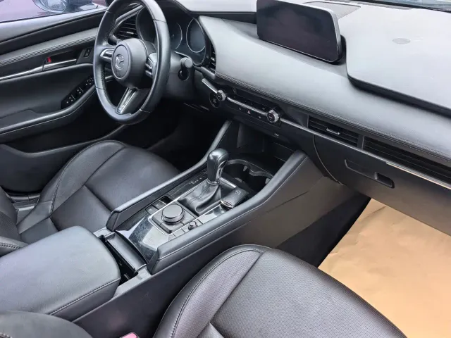 Mazda Axela — Фото автомобиля 11