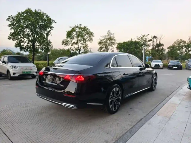Mercedes-Benz E-Class — Фото автомобиля 5