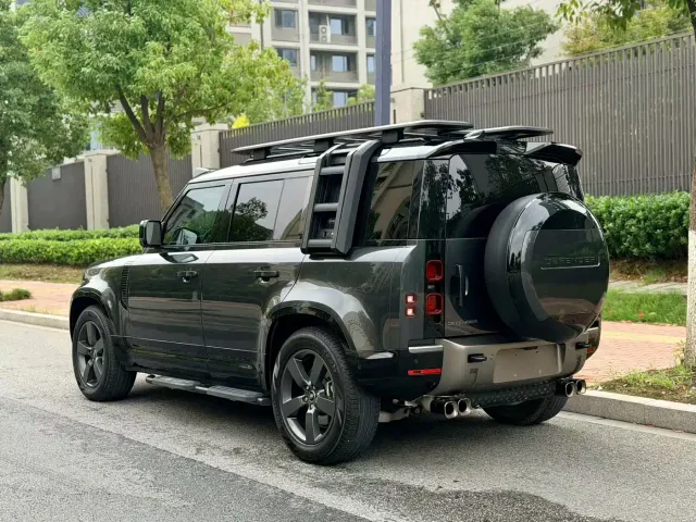 Land Rover Defender — Фото автомобиля 13