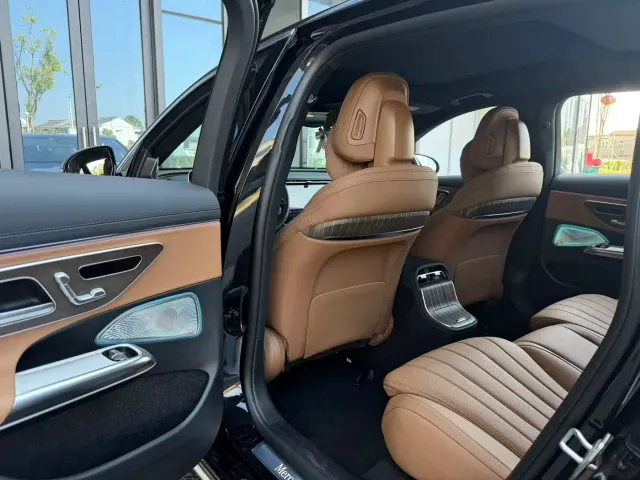 Mercedes-Benz E-Class — Фото автомобиля 8