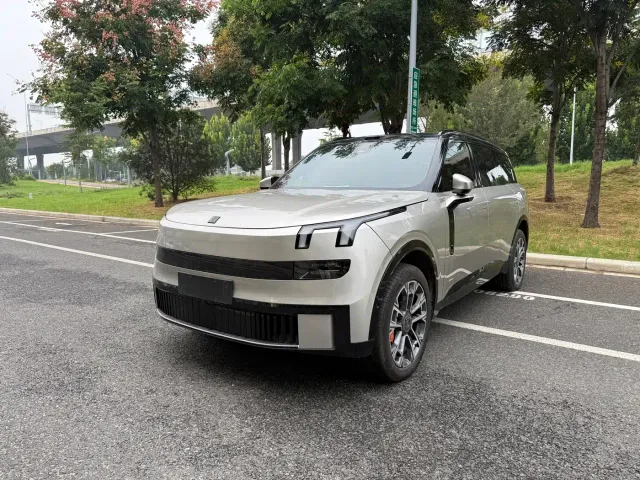 Фотография автомобиля — Lynk & Co 900