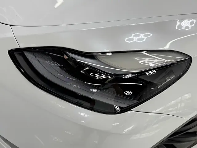 Tesla Model Y — Фото автомобиля 16