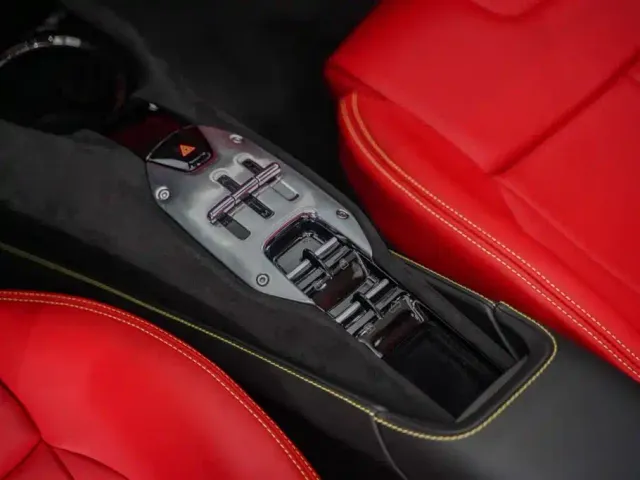 Ferrari SF90 — Фото автомобиля 13
