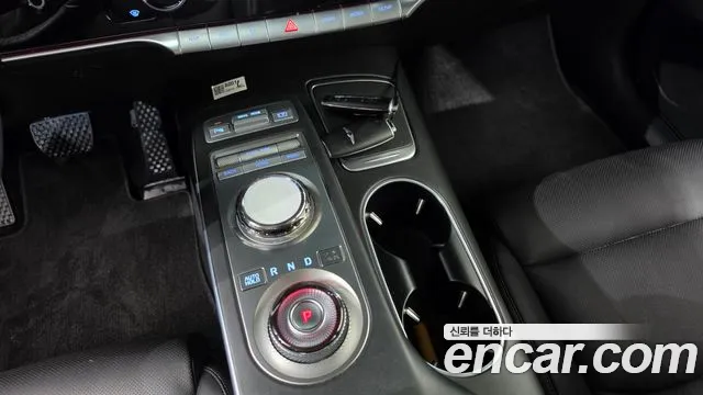 Genesis GV70 — Фото автомобиля 9