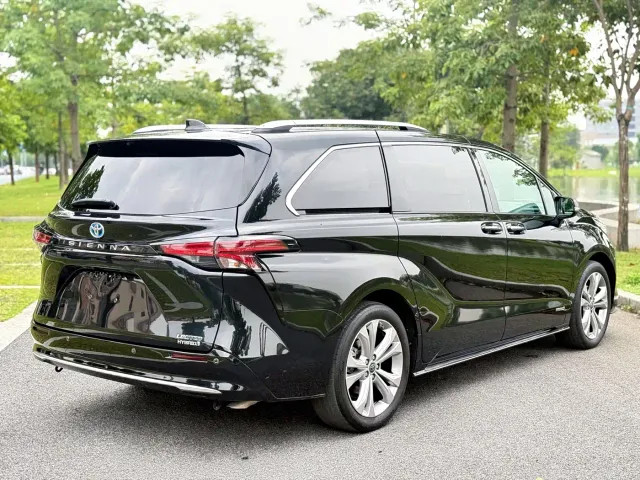 Toyota Sienna — Фото автомобиля 4