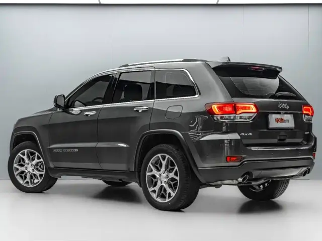 Jeep Grand Cherokee — Фото автомобиля 5