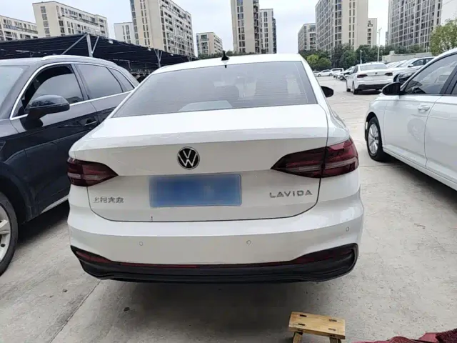Volkswagen Lavida — Фото автомобиля 5