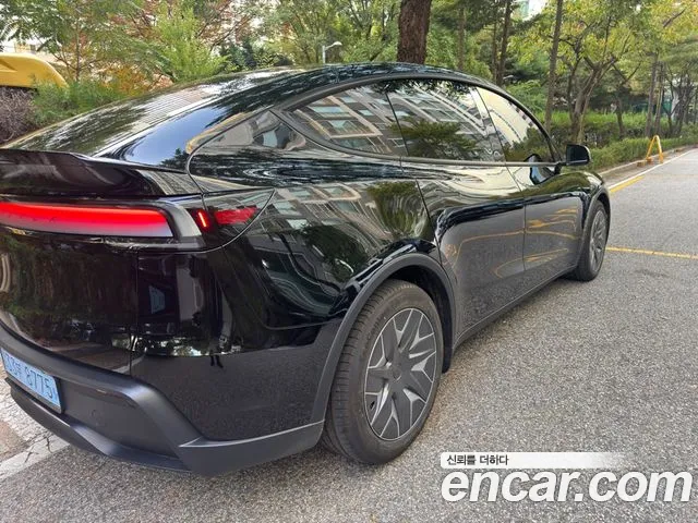 Tesla Model Y — Фото автомобиля 2