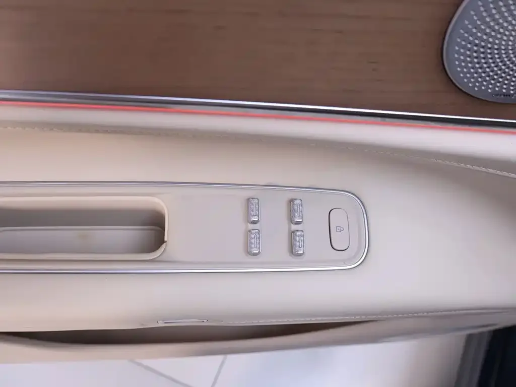 AITO Wenjie AITO M9 2024 Pure Electric Ultra 100kWh 6-Seater — Фото автомобиля 17