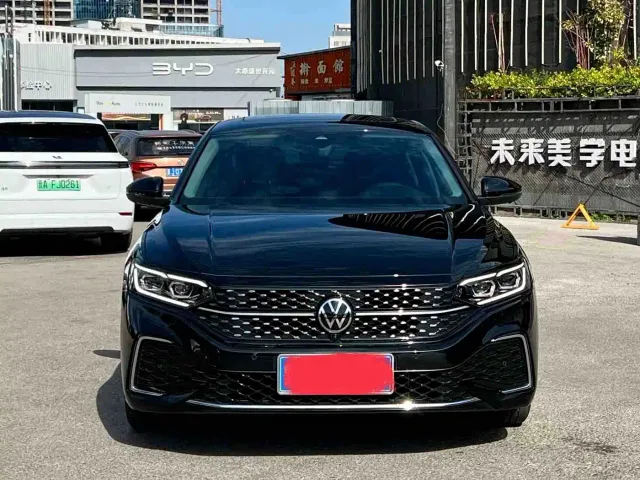 Volkswagen Passat — Фото автомобиля 2