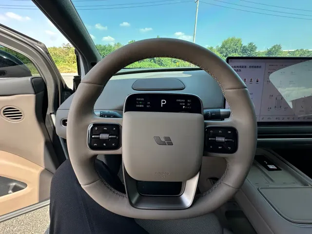 Li Auto i6 — Фото автомобиля 11