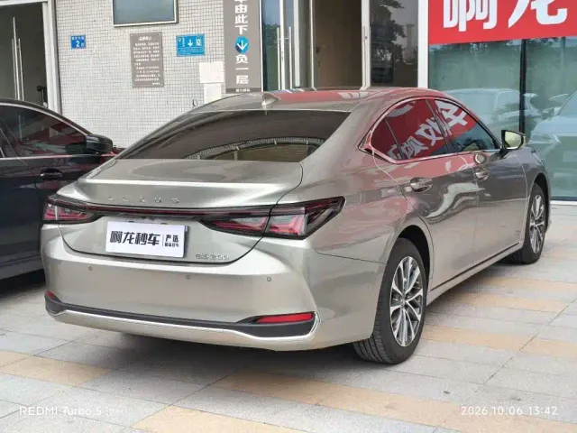 Lexus ES — Фото автомобиля 9