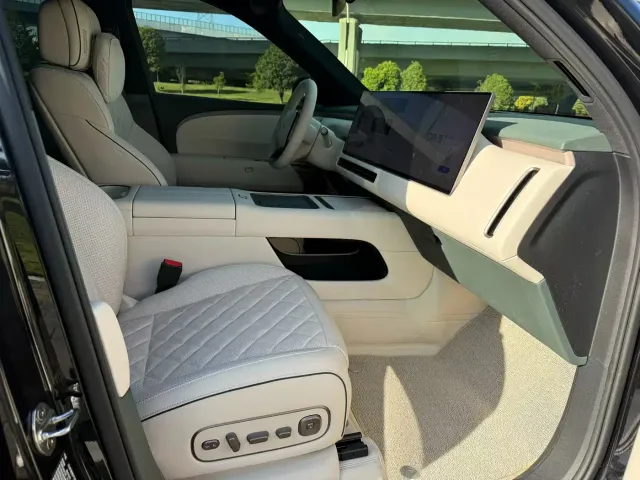 Li Auto L8 — Фото автомобиля 4