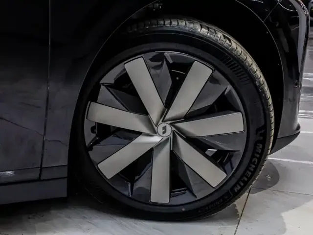 Li Auto Li Auto i6 2025 4WD Base Model — Фото автомобиля 28
