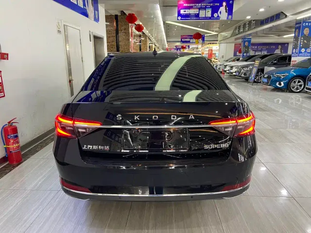 Skoda Superb — Фото автомобиля 5