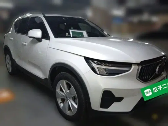 Volvo XC40 — Фото автомобиля 3