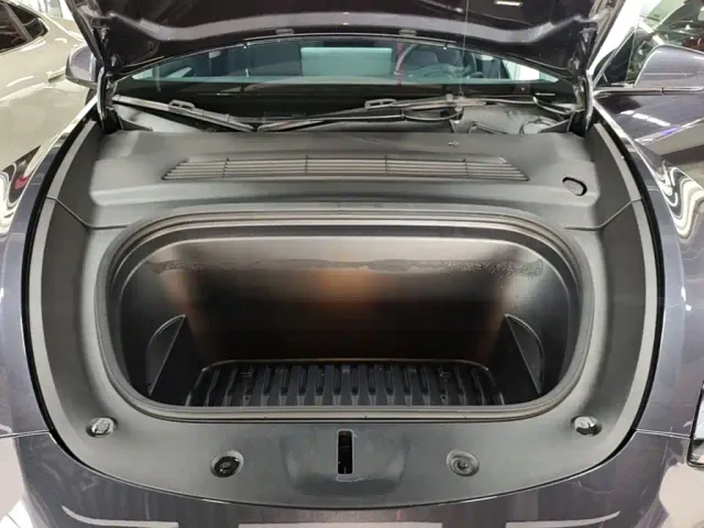 Tesla Model Y — Фото автомобиля 19