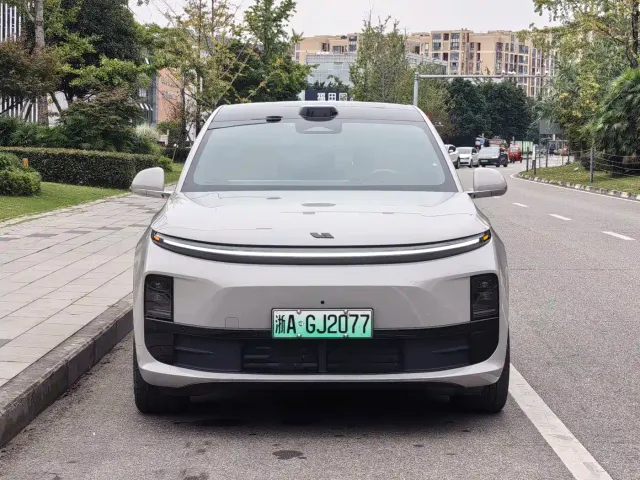 Li Auto L6 — Фото автомобиля 2