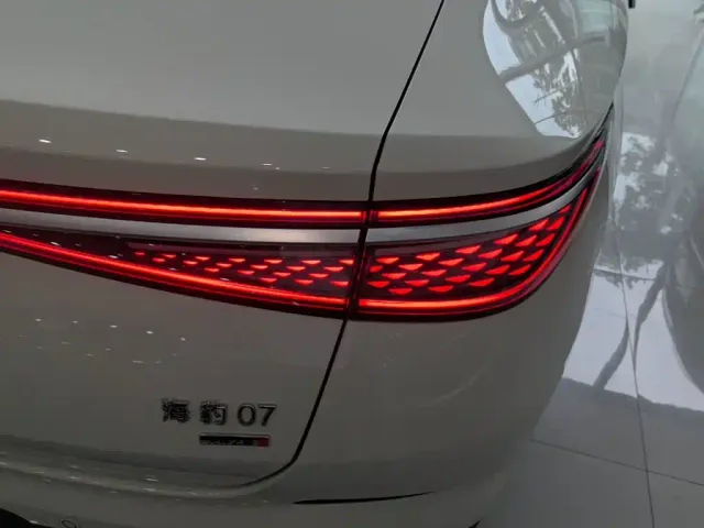 BYD Seal 07 DM-i — Фото автомобиля 7