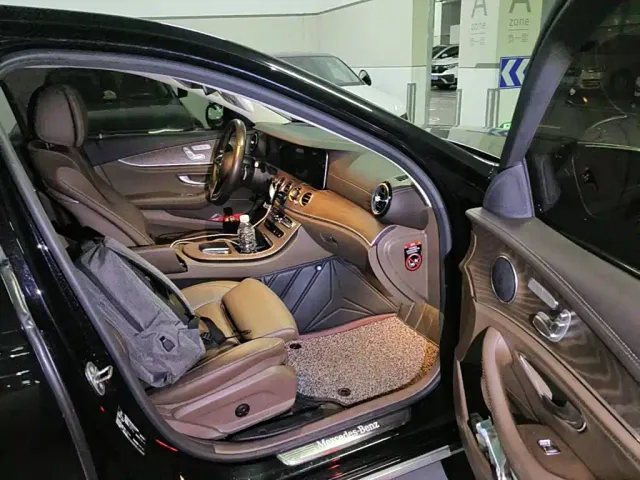 Mercedes-Benz E-Class — Фото автомобиля 10