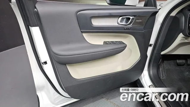 Вольво XC40 B4 Ultimate Bright — Фото автомобиля 7