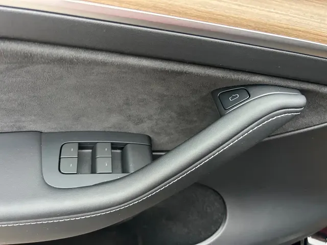 Tesla Model Y — Фото автомобиля 15