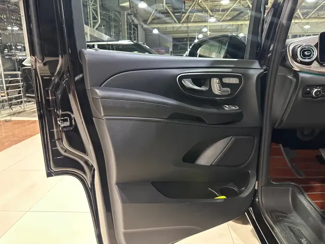 Mercedes-Benz V-Class — Фото автомобиля 16