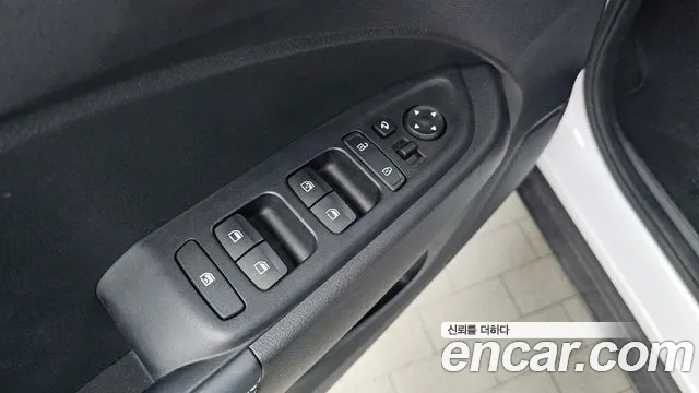 Hyundai Venue — Фото автомобиля 28