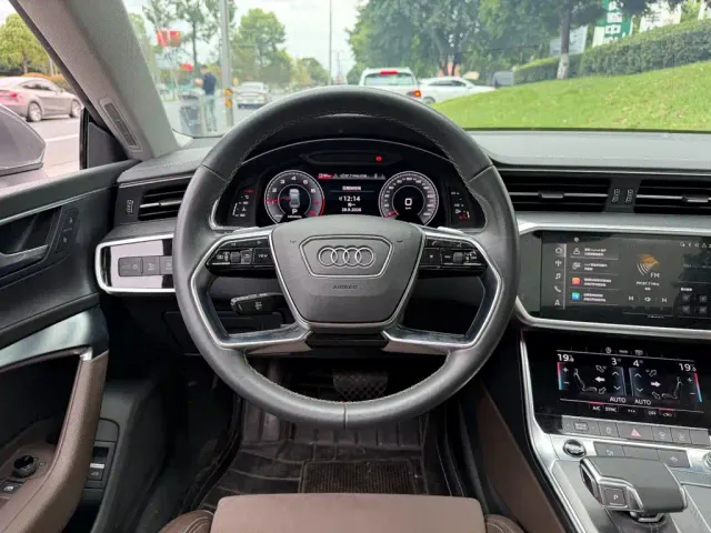 Audi A7L — Фото автомобиля 14