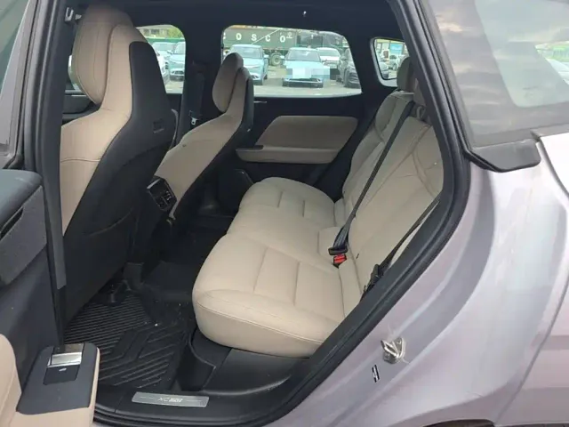 Volvo XC70 Plug-in Hybrid — Фото автомобиля 16