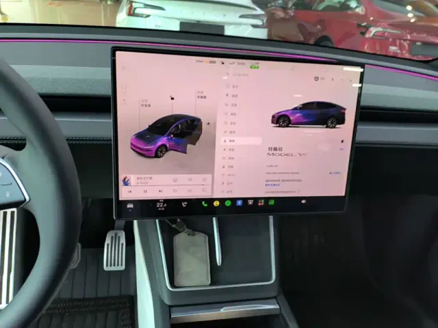 Tesla Model Y L — Фото автомобиля 12