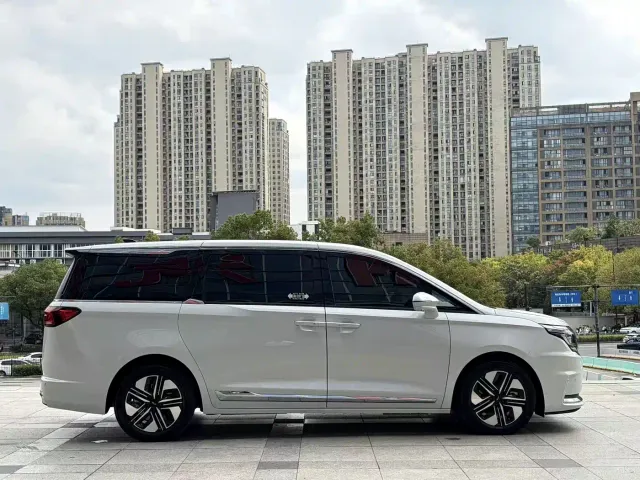 JAC Refine RF8 PHEV — Фото автомобиля 4