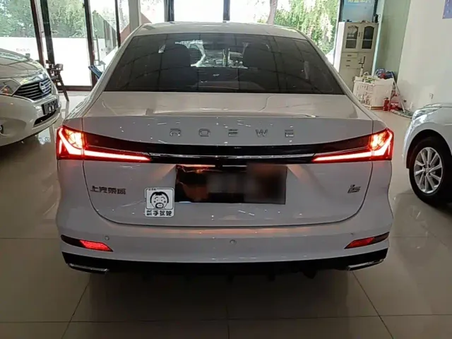 Roewe i5 — Фото автомобиля 5