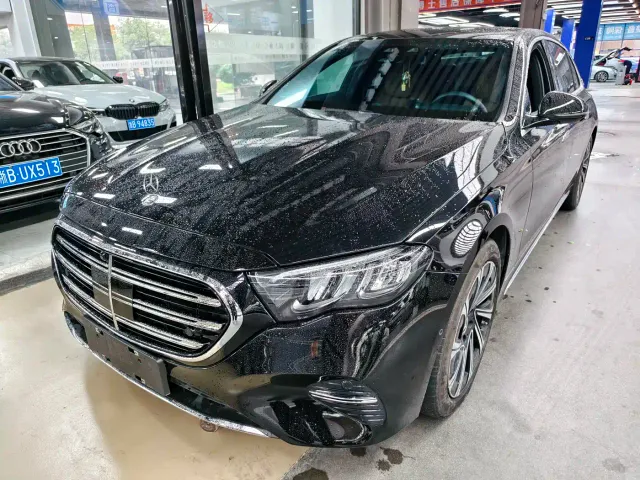 Фотография автомобиля — Mercedes-Benz E-Class