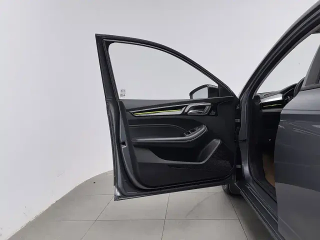 Roewe i5 — Фото автомобиля 8