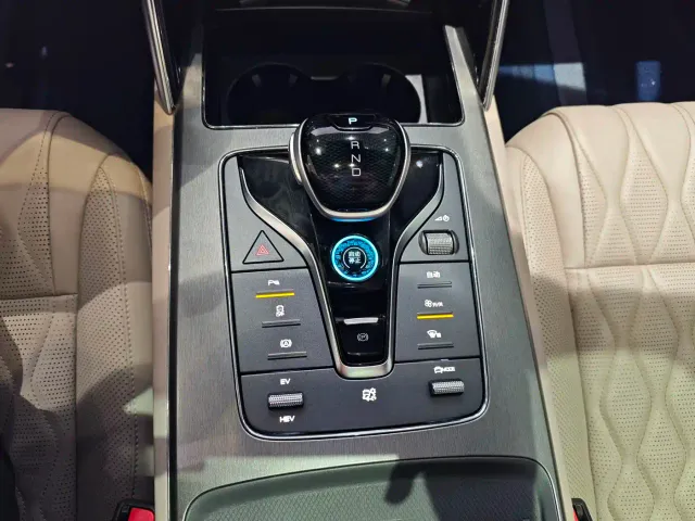 BYD Tang — Фото автомобиля 15