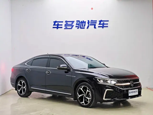 Volkswagen Passat — Фото автомобиля 3