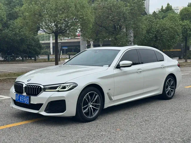 Фотография автомобиля — BMW 5 Series