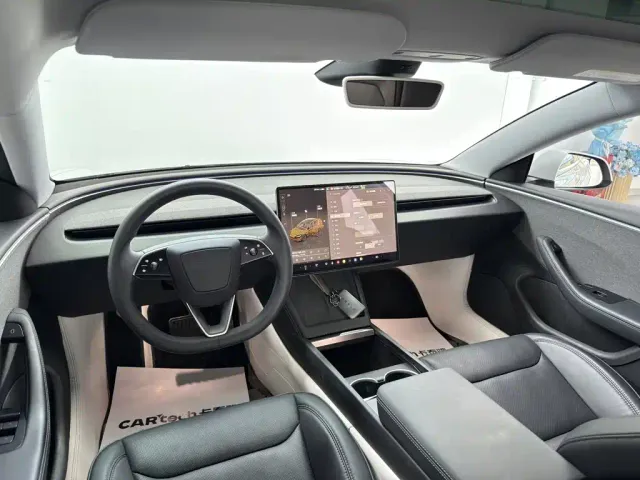 Tesla Model 3 — Фото автомобиля 11