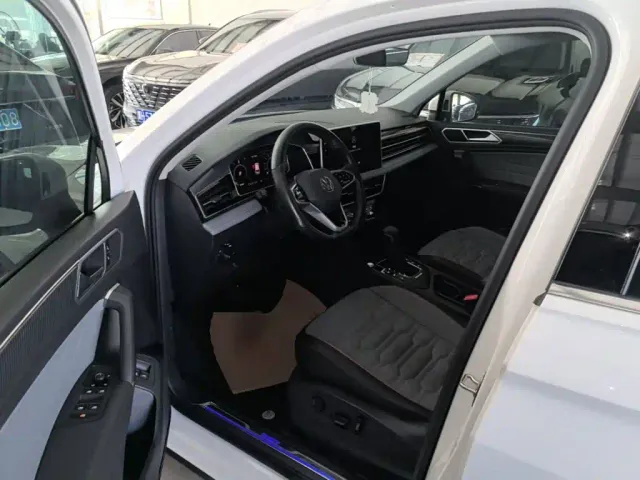 Volkswagen Tiguan L PHEV — Фото автомобиля 15