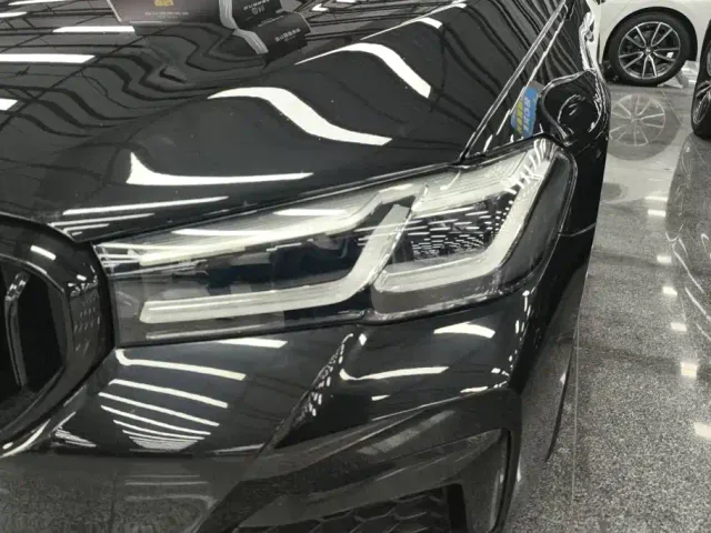 BMW 5 Series — Фото автомобиля 5