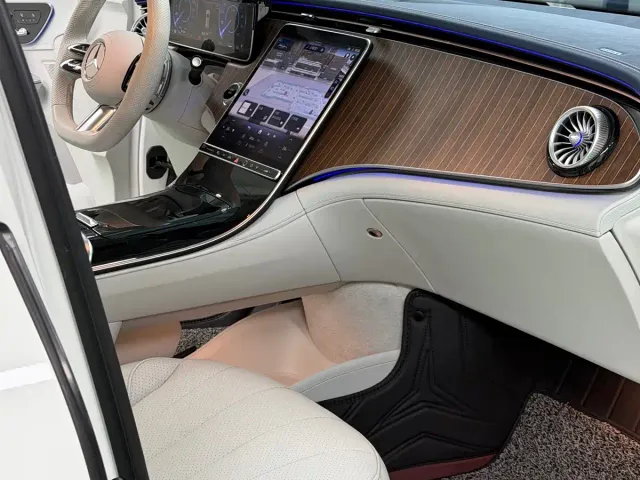 Mercedes-Benz EQE SUV — Фото автомобиля 16