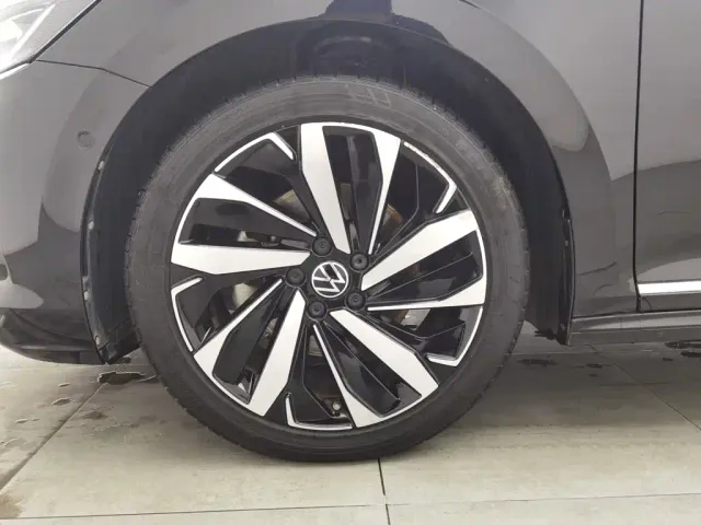 Volkswagen Passat — Фото автомобиля 17