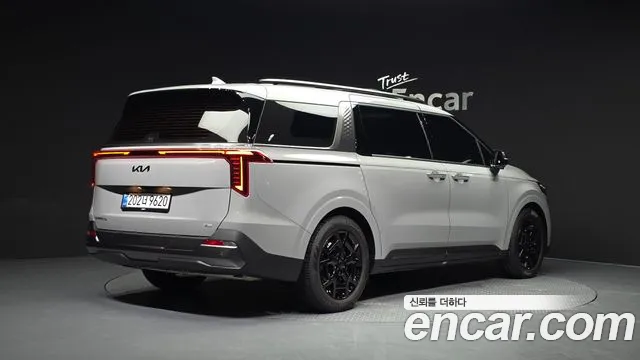 Kia Canival Новый Carnival 4 поколение Бензин 7 мест X Line — Фото автомобиля 2