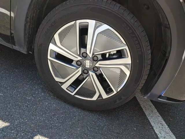 Geely Galaxy Starship 7 EM-i — Фото автомобиля 25
